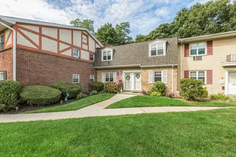 21 Glen Hollow Dr #G9, Holtsville, NY 11742