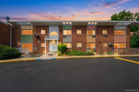 263 N Newbridge Rd, Levittown, NY 11756
