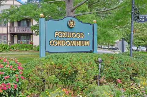 16 Foxwood Dr #8, Mount Pleasant, NY 10570