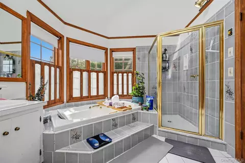 Bath - 87 Summit St, Monroe, NY 10950 photo 3 of 6