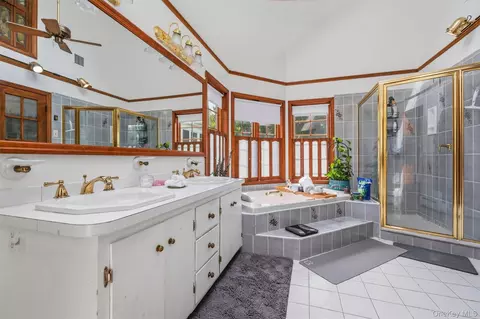 Bath - 87 Summit St, Monroe, NY 10950 photo 2 of 6