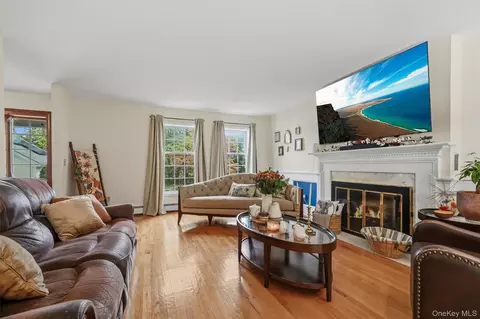Living - 87 Summit St, Monroe, NY 10950 photo 2 of 4