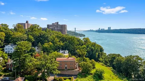 3061 Scenic Pl, New York, NY 10463