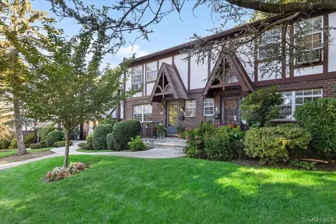 36 Yorkshire Dr, Ramapo, NY 10901