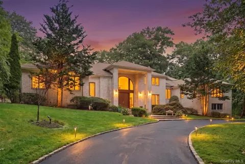 3 White Birch Rd, Syosset, NY 11791