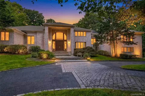 3 White Birch Rd, Syosset, NY 11791