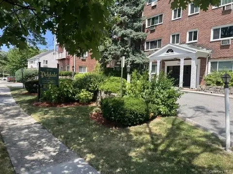828 Pelhamdale Ave #4L, New Rochelle, NY 10801