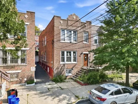 4626 Carpenter Ave, New York, NY 10470