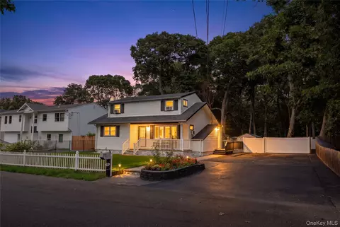 65 Carr Ln, Coram, NY 11727