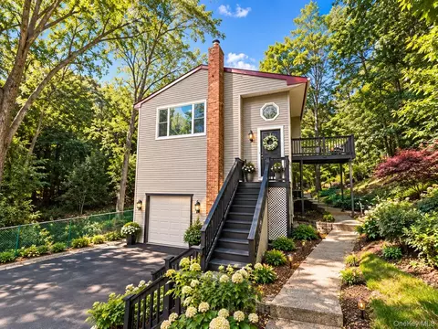 59 Woodhull Landing Rd, Sound Beach, NY 11789