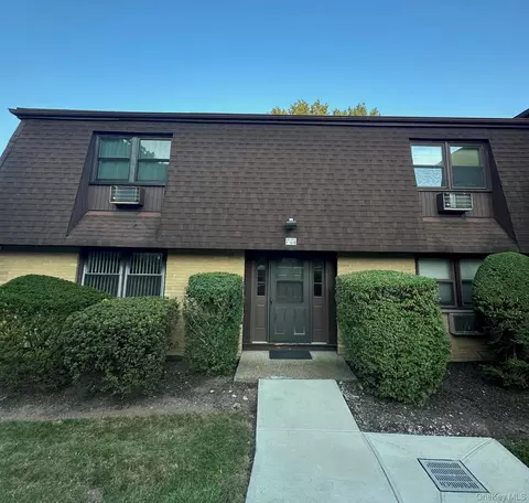 1 Germonds Vlg #14, Clarkstown, NY 10954