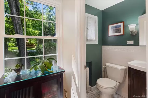 Bath - 611 Decatur Ave, Peekskill, NY 10566 photo 1 of 3