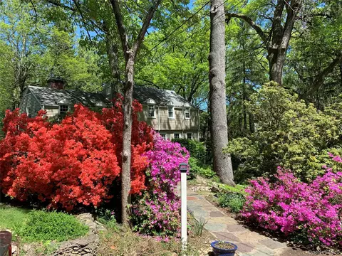 Exterior - 611 Decatur Ave, Peekskill, NY 10566 photo 12 of 12