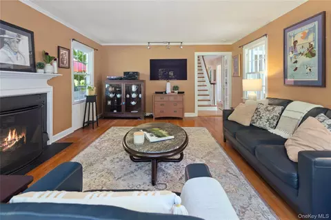Living - 611 Decatur Ave, Peekskill, NY 10566 photo 4 of 4