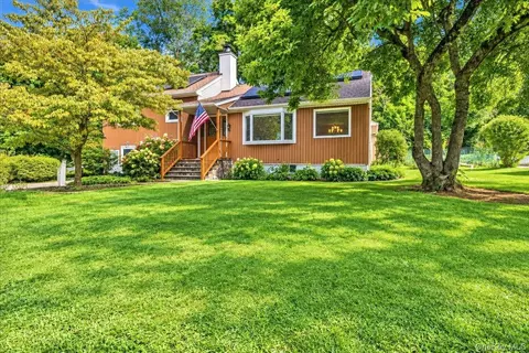 3740 Eleanor Dr, Yorktown, NY 10547