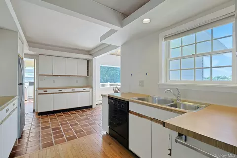 Kitchen - 19 Wall Ave, Mount Pleasant, NY 10595 photo 3 of 4