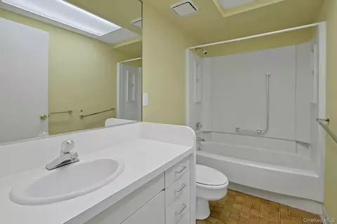 Bath - 19 Wall Ave, Mount Pleasant, NY 10595 photo 3 of 3