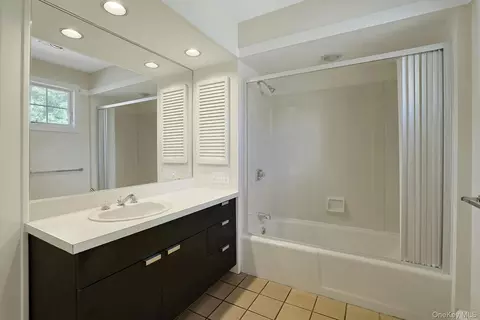 Bath - 19 Wall Ave, Mount Pleasant, NY 10595 photo 2 of 3