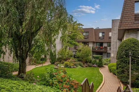89 N Broadway #204, White Plains, NY 10603