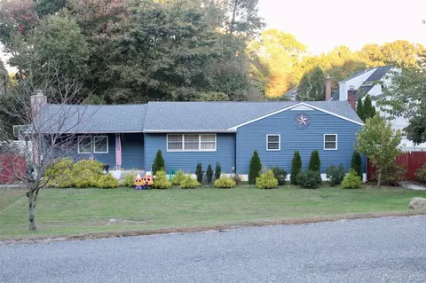 86 Hulse Ave, Wading River, NY 11792