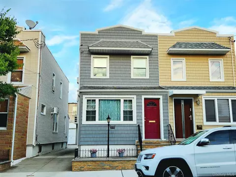 7431 64th St, New York, NY 11385