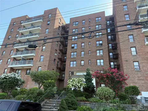678 Warburton Ave #4F, Yonkers, NY 10701