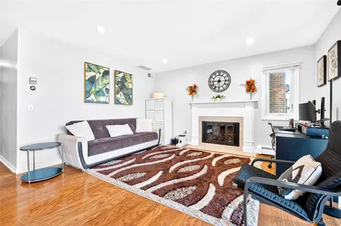 Living - 1203 Eagle Bay Dr, Ossining, NY 10562 photo 2 of 3