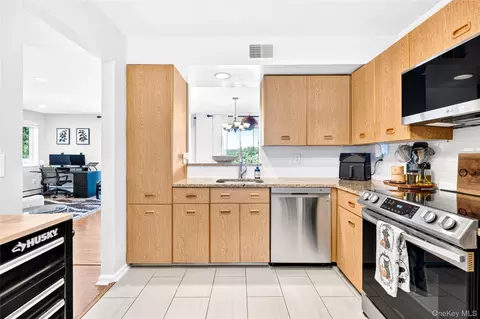 Kitchen - 1203 Eagle Bay Dr, Ossining, NY 10562 photo 4 of 4