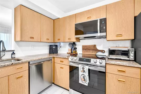 Kitchen - 1203 Eagle Bay Dr, Ossining, NY 10562 photo 3 of 4