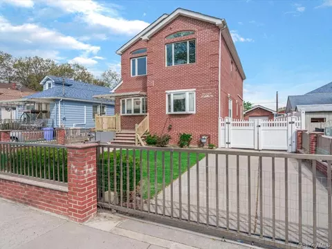 252-15 82nd Ave, New York, NY 11426