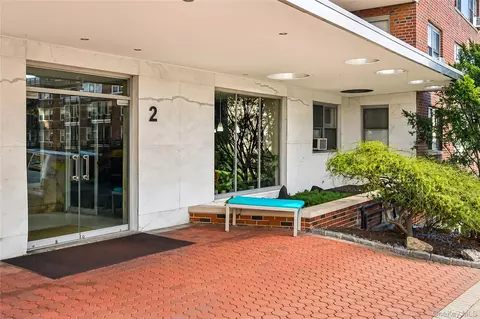 2 Washington Sq #5G, Larchmont, NY 10538