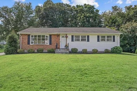 15 Robinson Ave, Bedford Hills, NY 10507