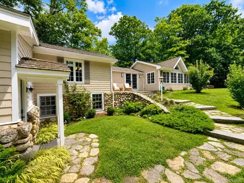 9 Lewis Rd, Pound Ridge, NY 10576