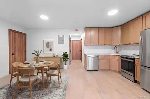 775 E 216th St, New York, NY 10467