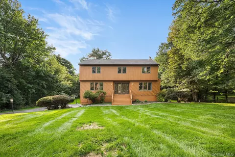 5 Rome Ct, Cortlandt, NY 10567