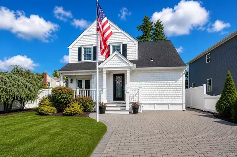 2517 Rockville Centre Pkwy, Oceanside, NY 11572