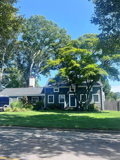 75 Eatons Neck Rd, Northport, NY 11768