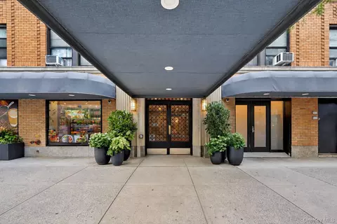 433 W 34th St #2N, New York, NY 10001