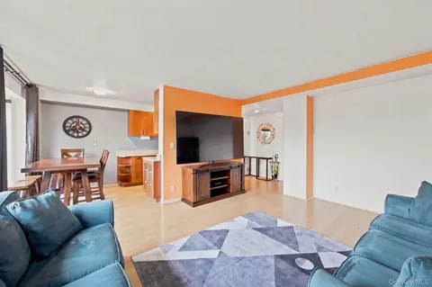 33-65 14th St #5A, Astoria, NY 11106
