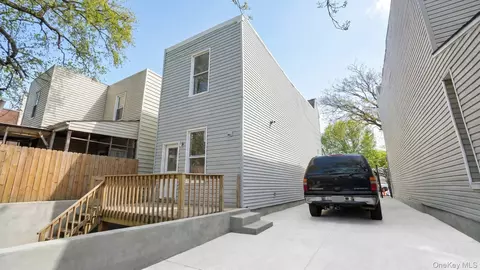 416 E 182nd St, New York, NY 10457 photo 3