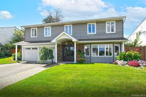 3142 Wynsum Ave, Merrick, NY 11566