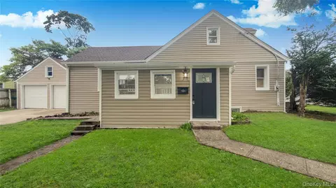1180 Woodfield Rd, Rockville Centre, NY 11570