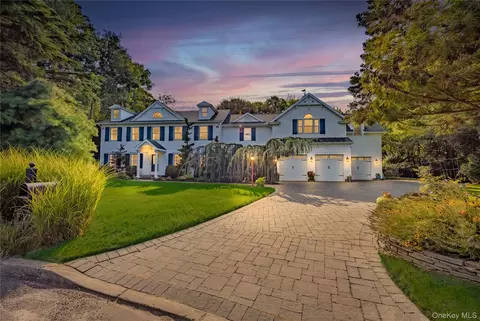 10 Redbridge Ct, Setauket, NY 11733