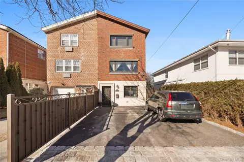 229 Ditmars St, New York, NY 10464