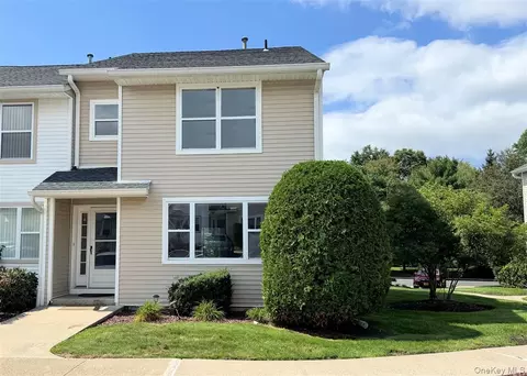 13 Yorkshire Ct, Clarkstown, NY 10954
