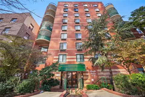 42-22 Union St #2B, Flushing, NY 11355