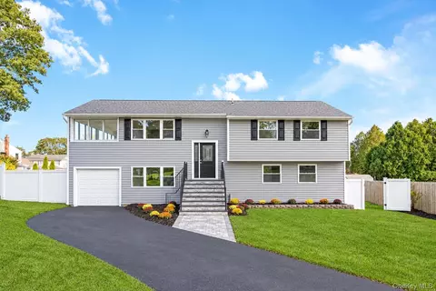 11 Bell Ct, Lake Ronkonkoma, NY 11779