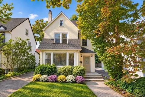 37 Jayson Ave, North Hempstead, NY 11021