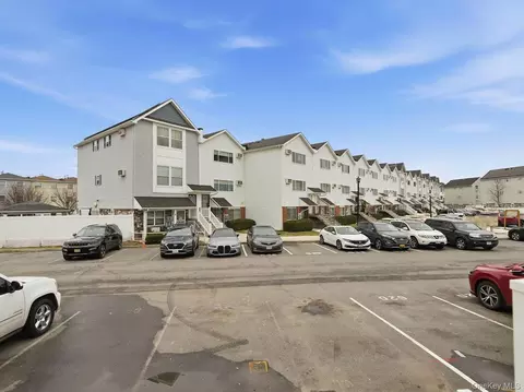 111 Horizon Ct, New York, NY 10473