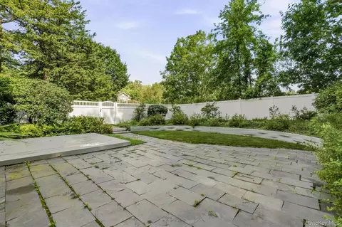 Exterior - 10 Oak Bend Rd, Poughkeepsie, NY 12603 photo 6 of 12